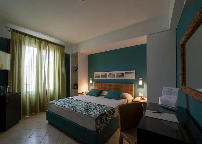 Insula Hotel 3*