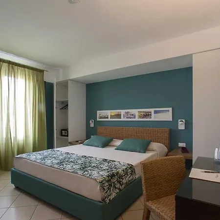 Insula Hotel 3*