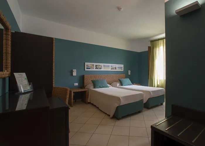 Отель Insula Фавиньяна